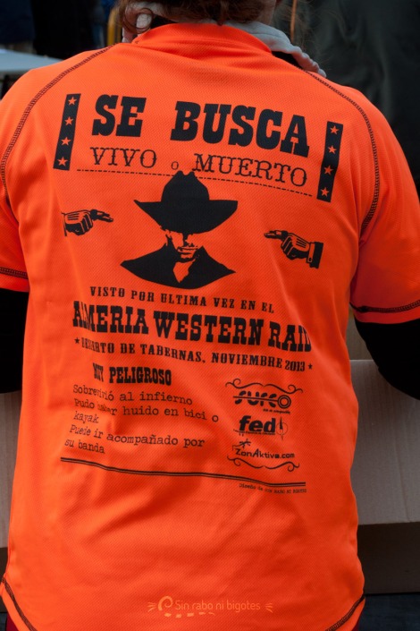 camiseta naranja fluor cartel se busca Almería Western Raid